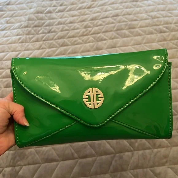 Antonio Melani Green Ava convertible Clutch or Shoulder Bag w/ gold chain strap - Picture 15 of 17